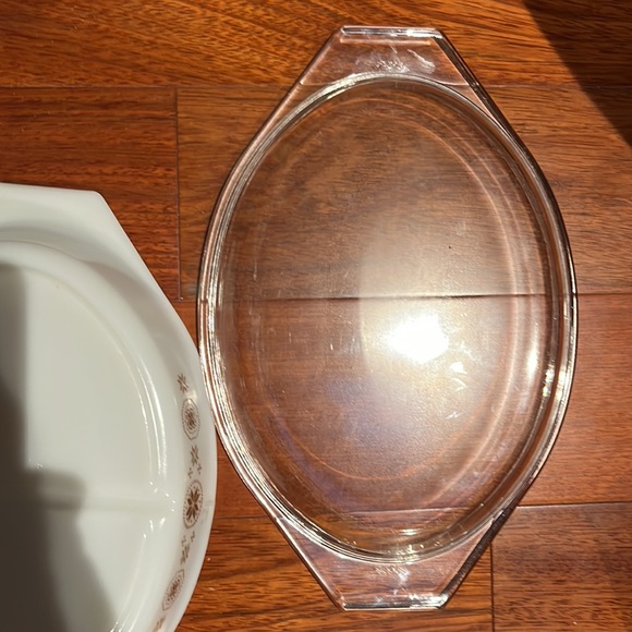 Mid-Century Vintage Pyrex Town & Country Divided Casserole Dish w/ Lid - Picture 15 of 16